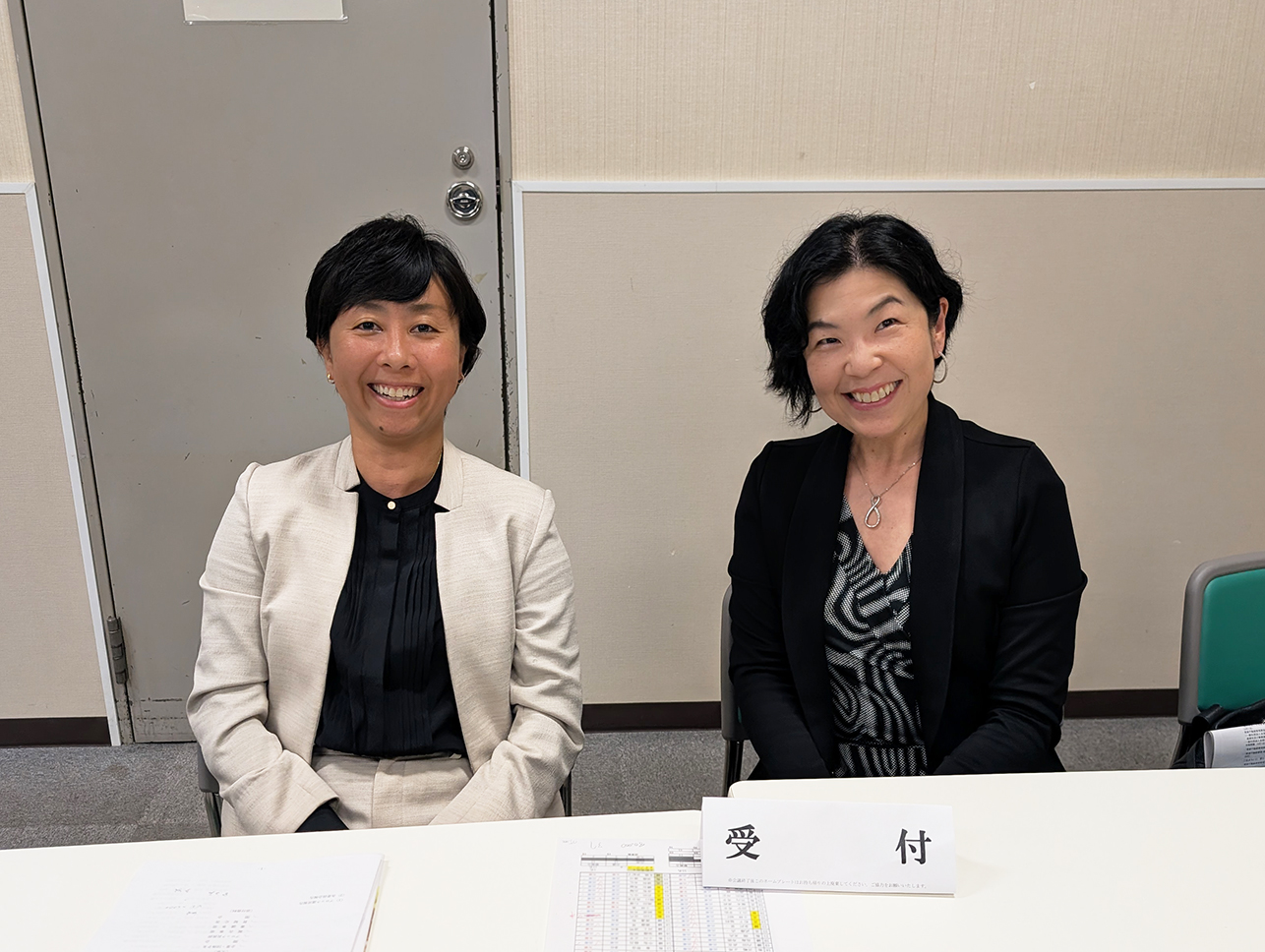 受付は財務委員の私たちが担当しました