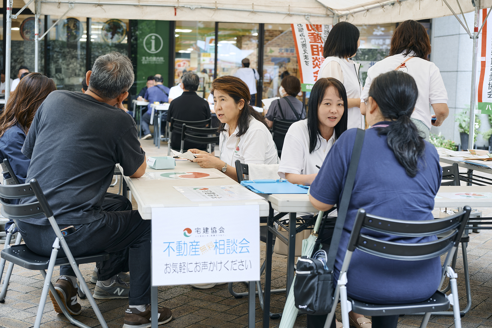 まずは受付で相談の内容をうかがいます