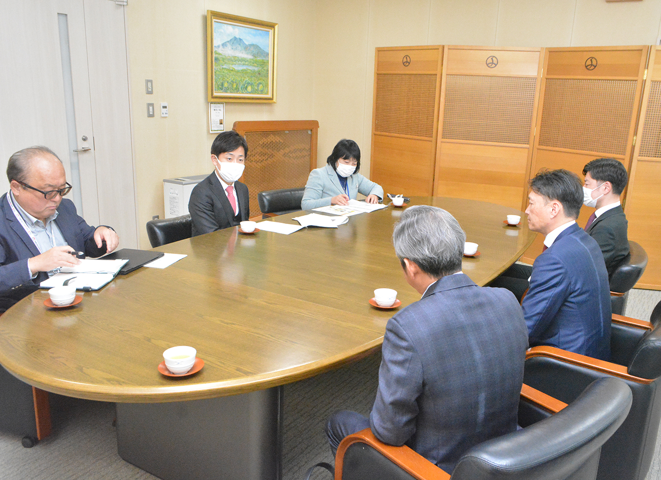 【千代田区役所の皆さんと歓談】