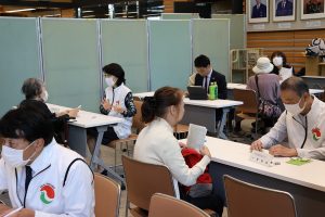 相談テーブルはいっぱいです。