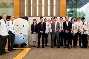 ハトっちと記念撮影